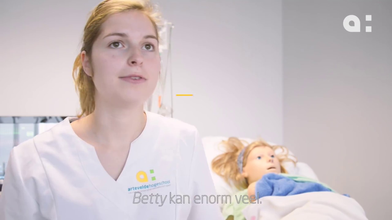 Betty, de simulatiepop uit de Bachelor Vroedkunde