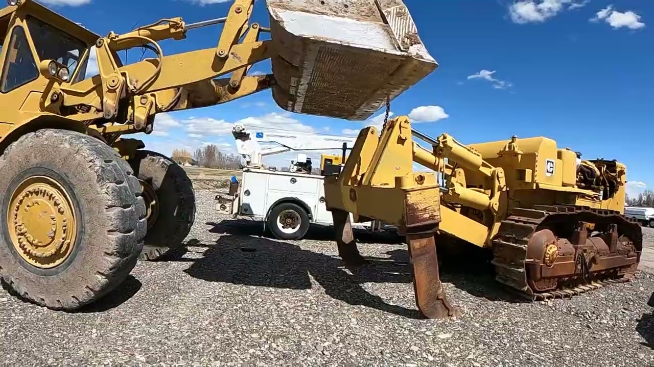 Lifting A CAT D9H With A 988