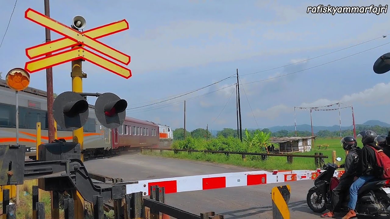 Palang Pintu Kereta Api | Level Crossing | Januari2026 | Ka Fajar Utama Yk 
