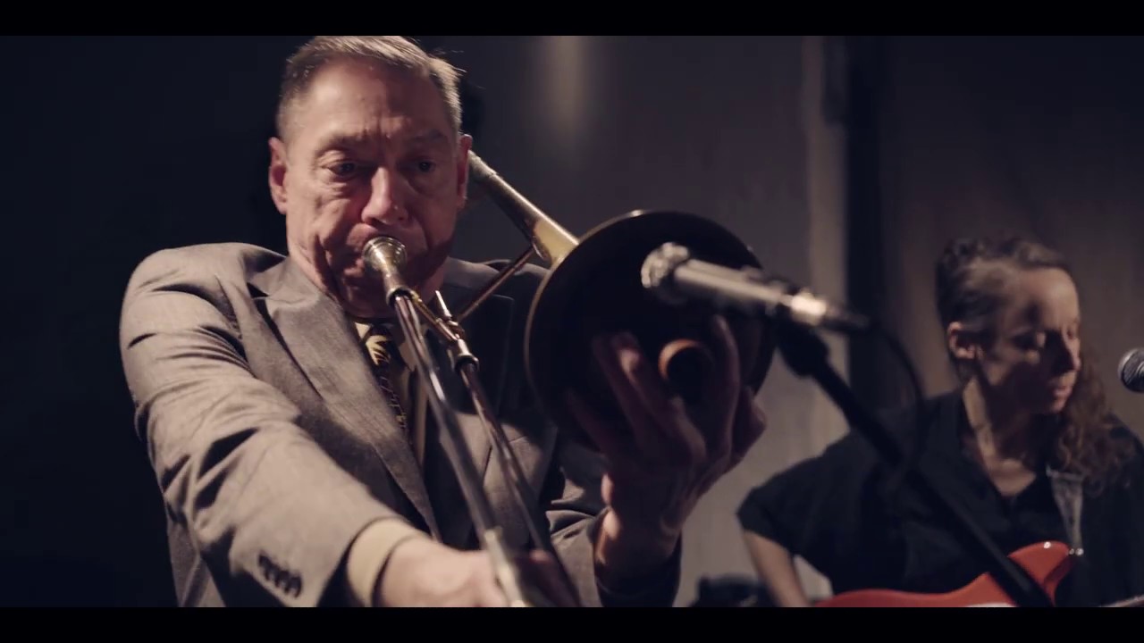 Vula Viel featuring Peter Zummo live at Cafe Oto