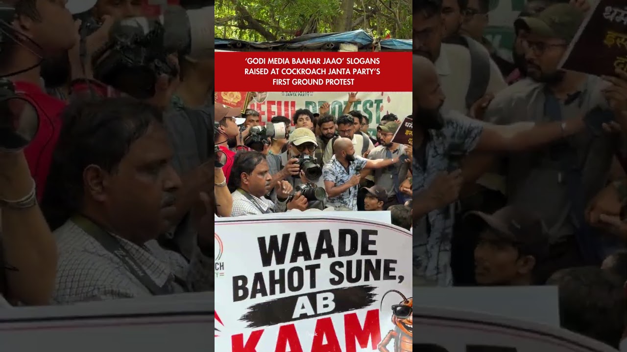 &lsquo;Godi Media Baahar Jao&rsquo; Slogans At CJP Protest #PeekTV #News #CJP #CockroachJantaParty #Media #Delhi