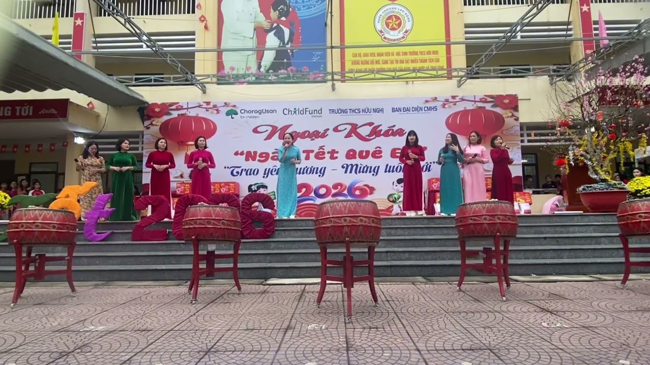 Tiết mục chào mừng 3/2 thành lập Đảng do các cô giáo Đảng viên thể hiện