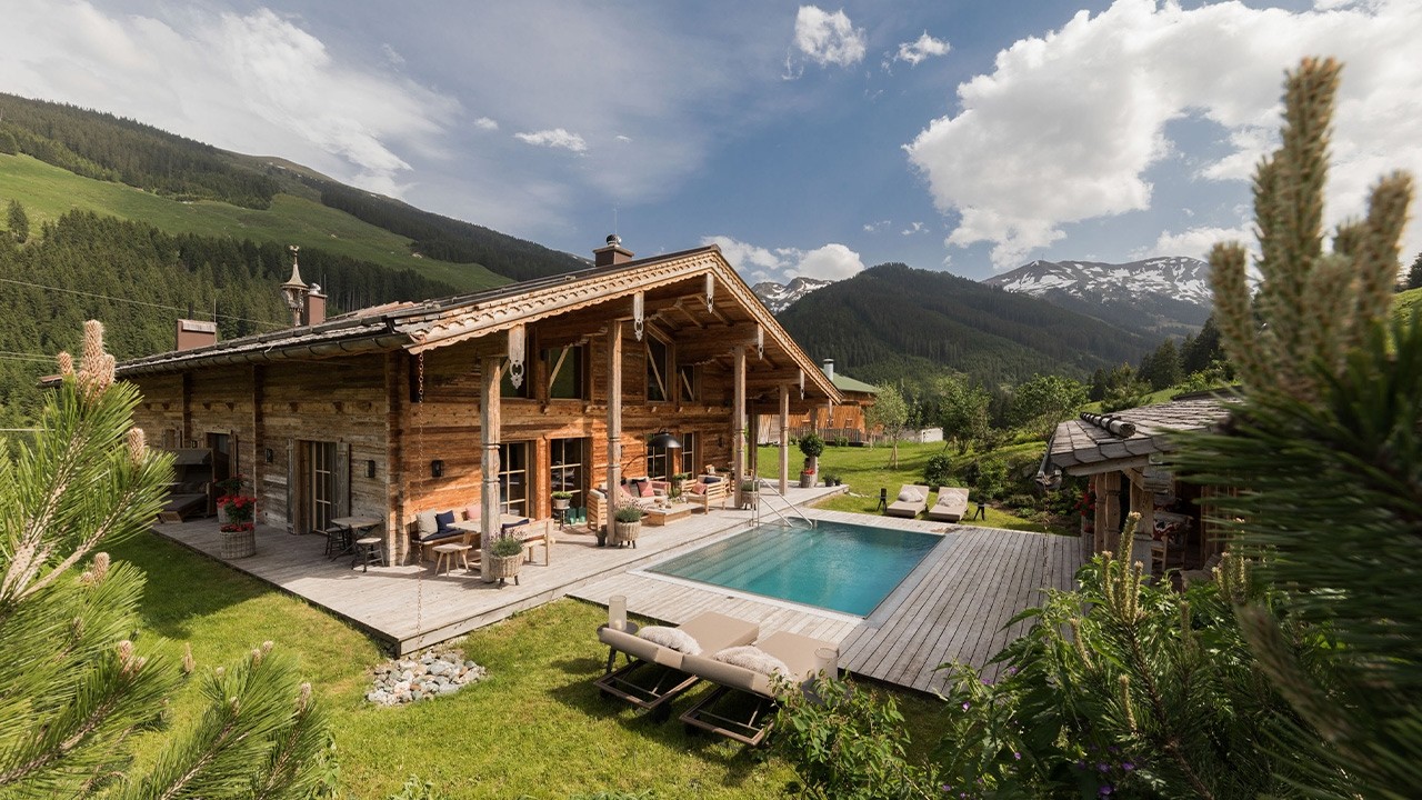 Einblicke in das private Hideaway Die Schmiedalm auf 1.320 m in Saalbach Hinterglemm, Österreich