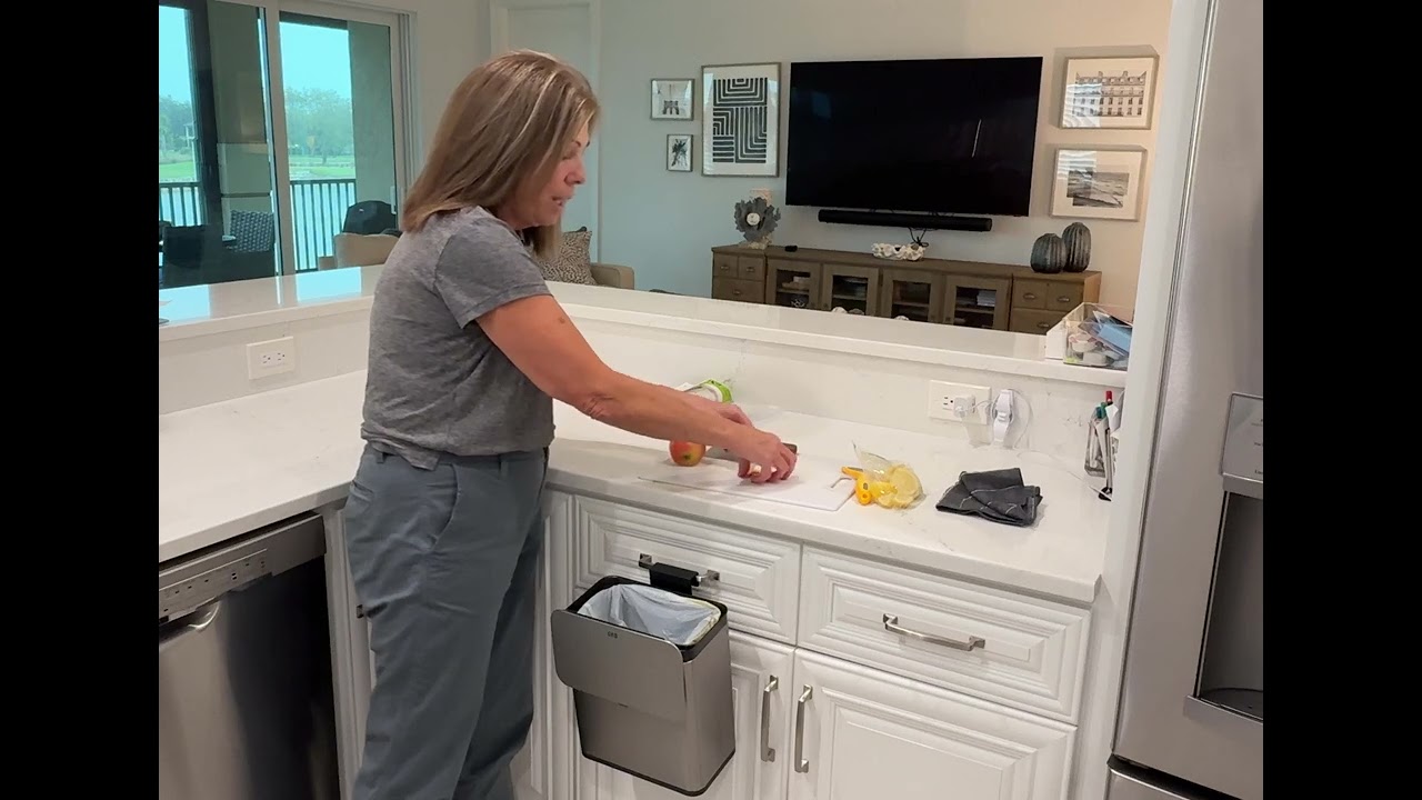Sleek design to handle food waste while keeping odors away!