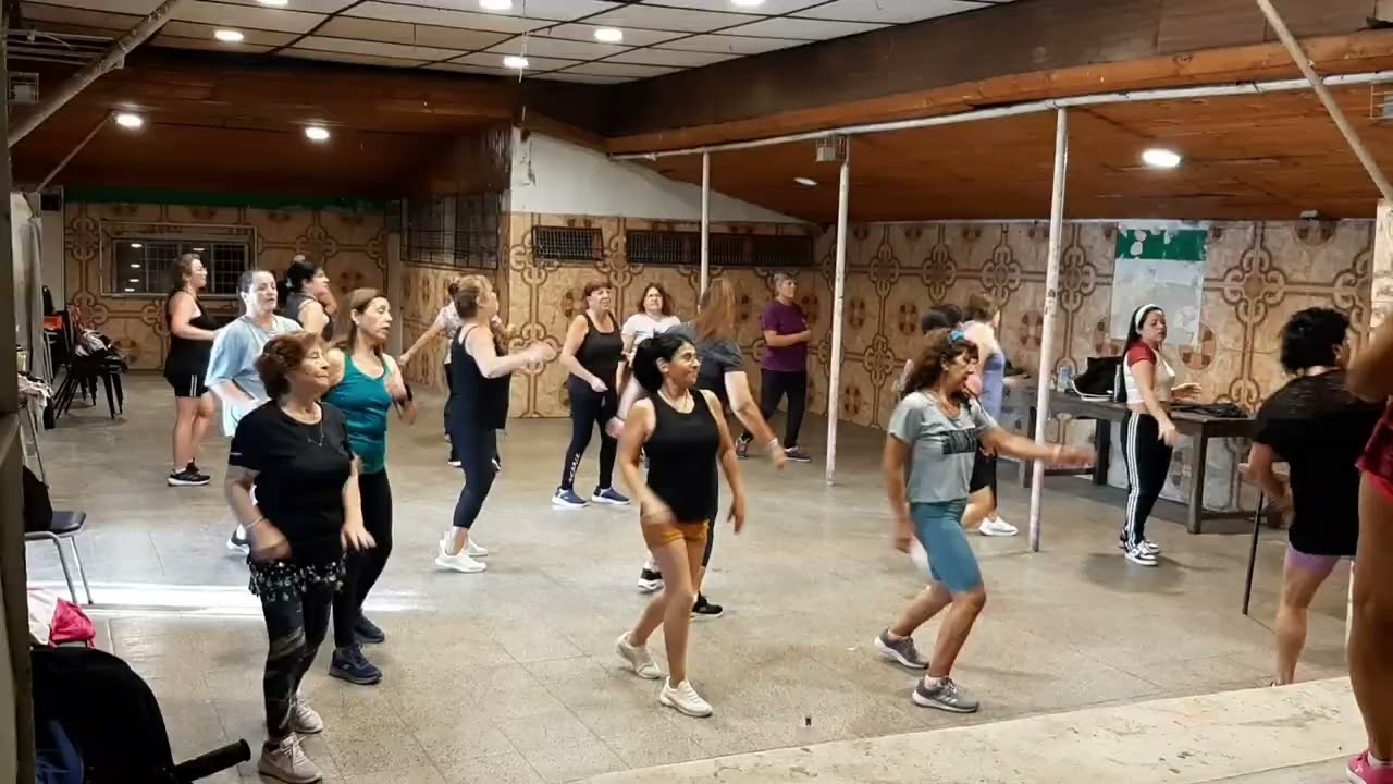 Baile entretenido 8 Miercoles 4 de enero 2026 profesora Angela Sierra club los 120 lo Espej