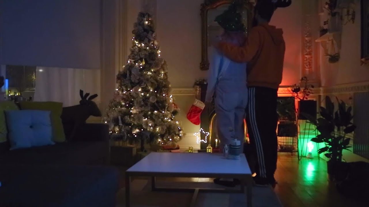 Decorating Our Xmas Tree. (CutiePieMarzia/Marzia/русские субтитры/rus sub)