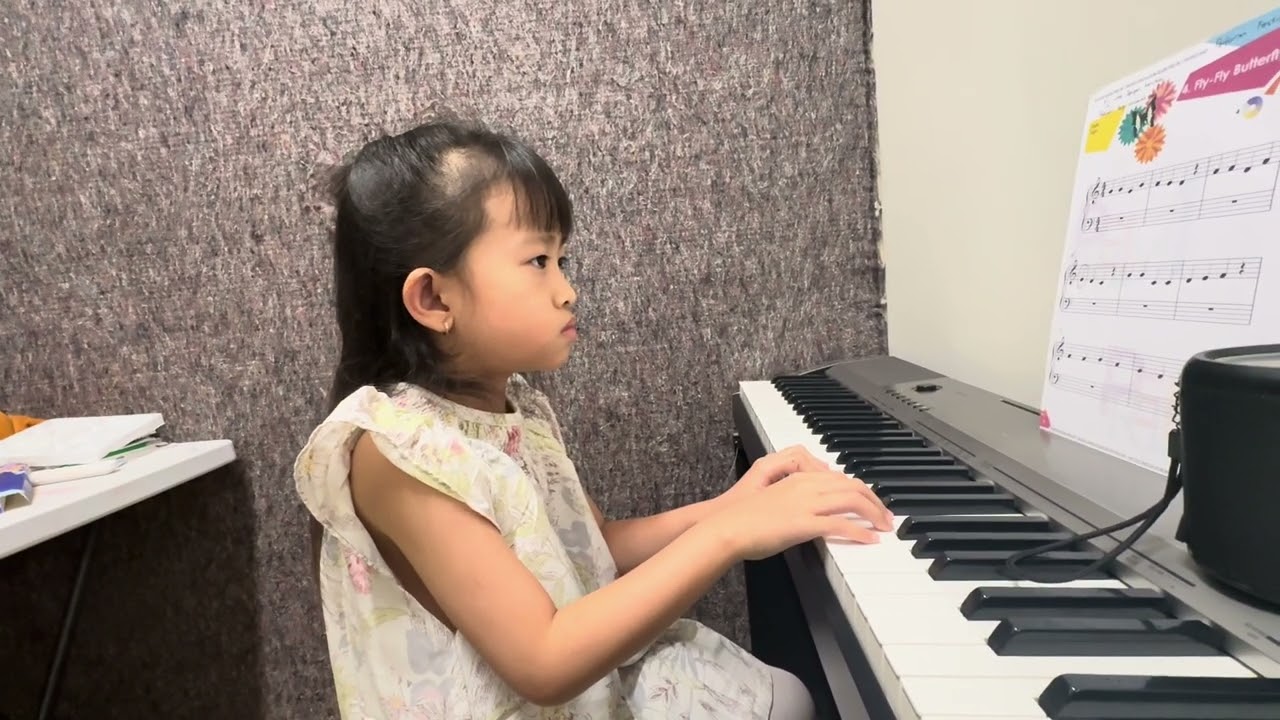 (Doc) Chloe, Musicland Cirebon, Fly Fly Butterfly, Album Preliminary 1, Kamis, 12 Maret 2026