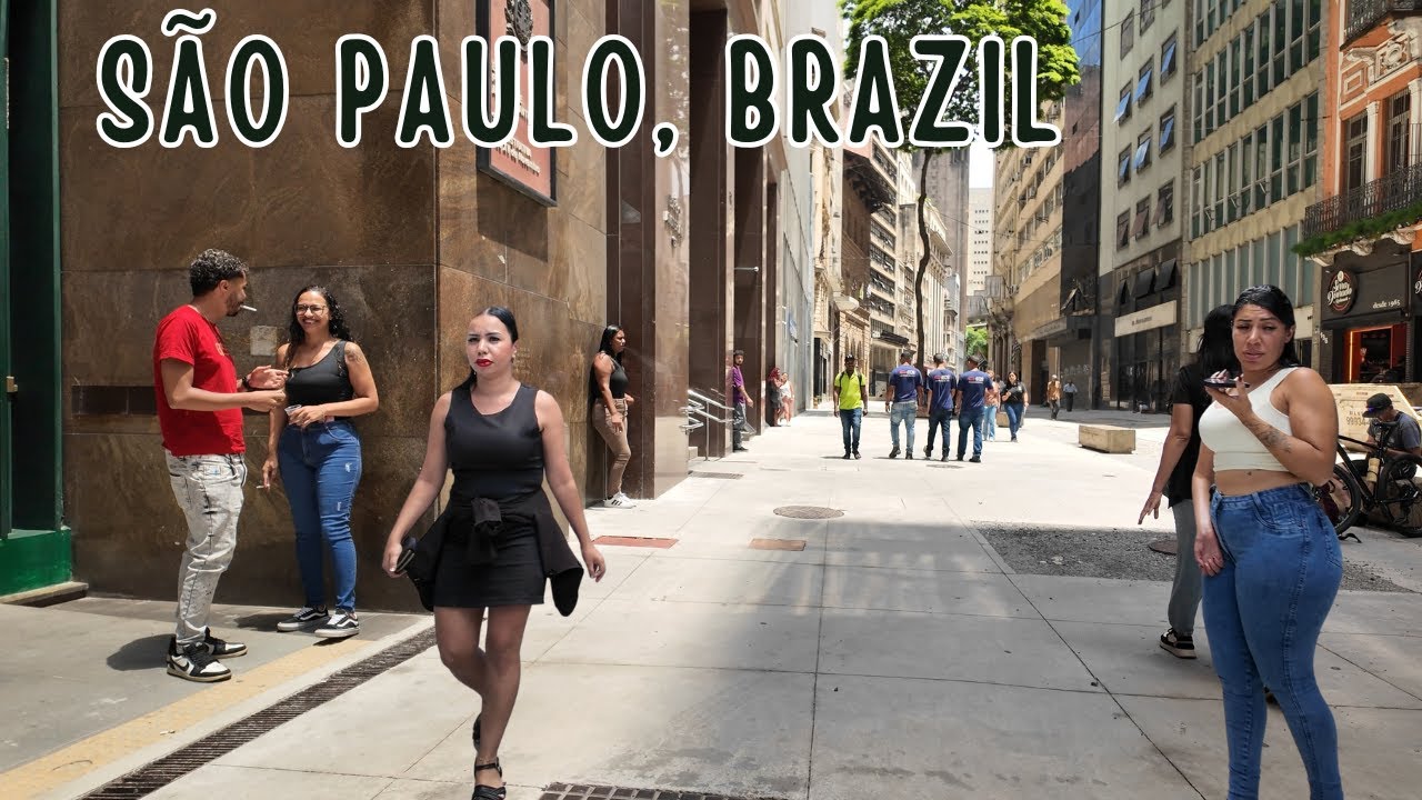 🇧🇷 São Paulo, Brazil – Rua 25 de Março Neighborhood