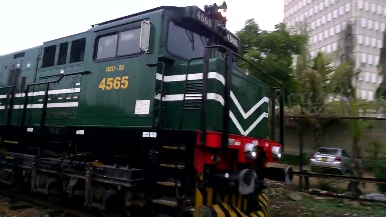 How 3 UP BOLANMAIL BOUND JAKOBABAD THRUGH PASSING UNDER#TraiNoValley