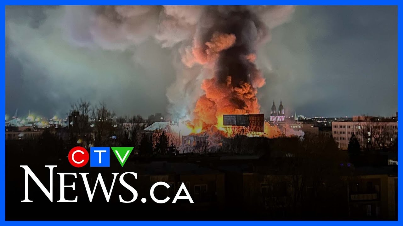 Fire at historic Montreal building forces closure of Jacques Cartier Bridge for hours