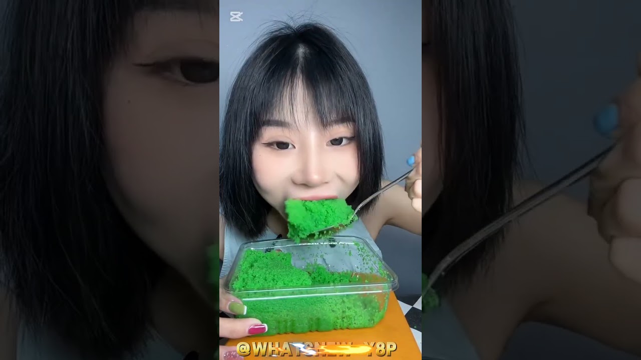 #asmr green tobiko eggs EXTREMELY big bites crunchy fishroe #fyp