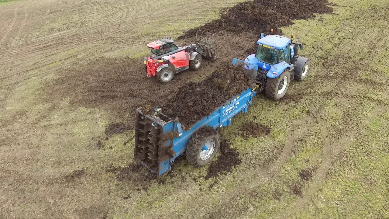 New Holland T 8040 , Muck Spreading