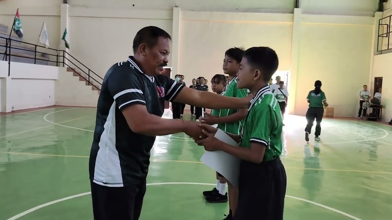 Mengikuti Pelepasan Kontingen SD Kecamatan Dawan