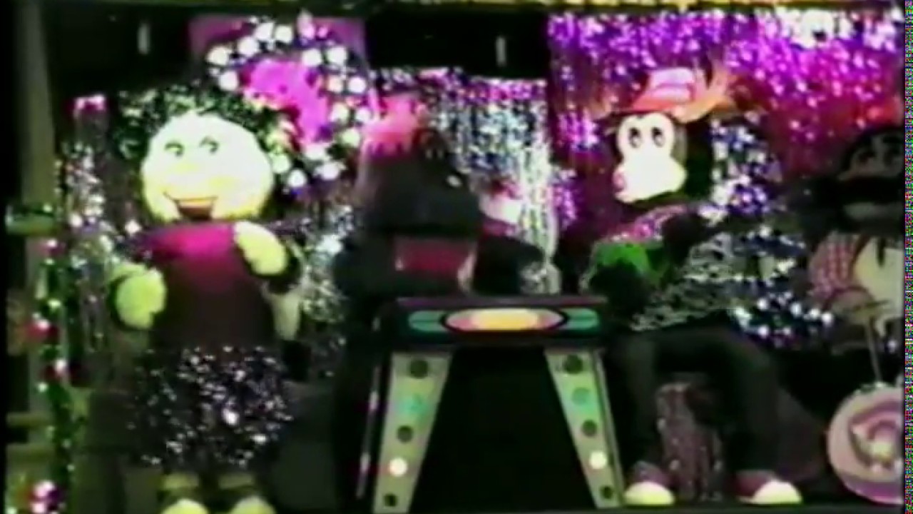 Chuck E. Cheese*s - *Mele Kalikimaka/Feliz Navidad* - Danvers, MA CEC 2002 custom decorated show