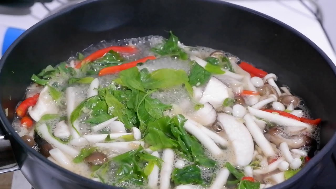 แกงเห็ดสามอย่างสูตรเร่งด่วนเพื่อคนรักสุขภาพเมนูง่ายฯใครก็ทำได้ส่วนผสมใต้คลิปนะจ๊ะ