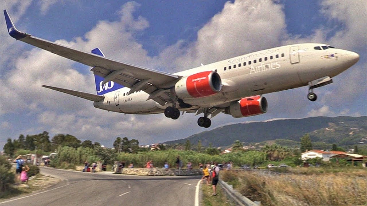 SAS Boeing 737-700 LOW Shortfield Landing at Skiathos Airport | JSI Plane Spotting