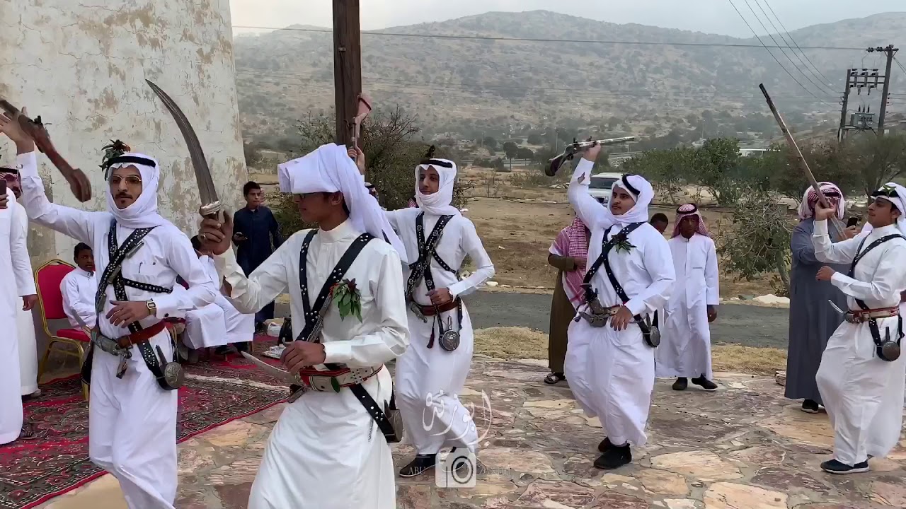 مشاركة فرقة تنومة الشعبية بقرية القريه التراثية تصوير/ عبدالله ابوزنده
