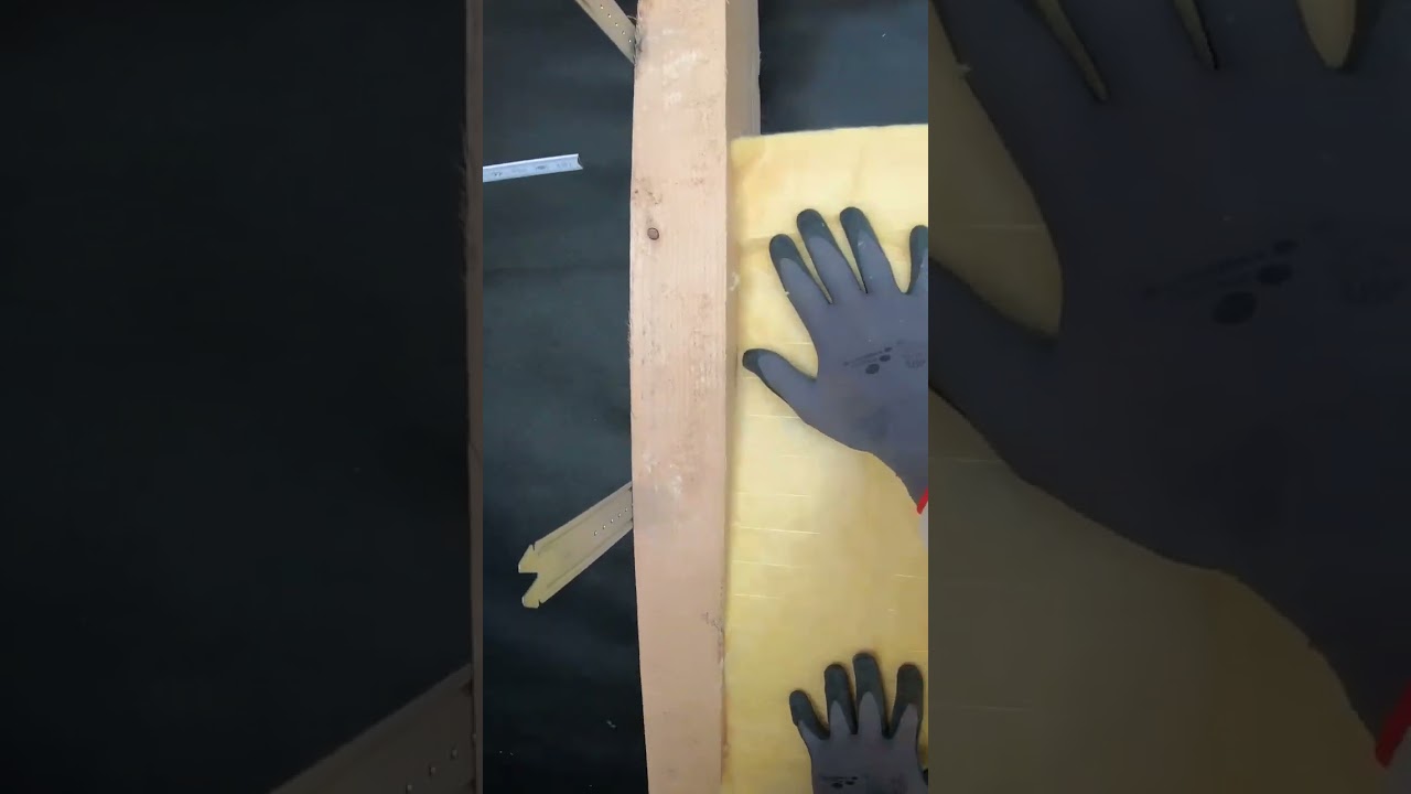 #shorts Układanie wełny między krokwie. Isover Super Mata Plus PRO