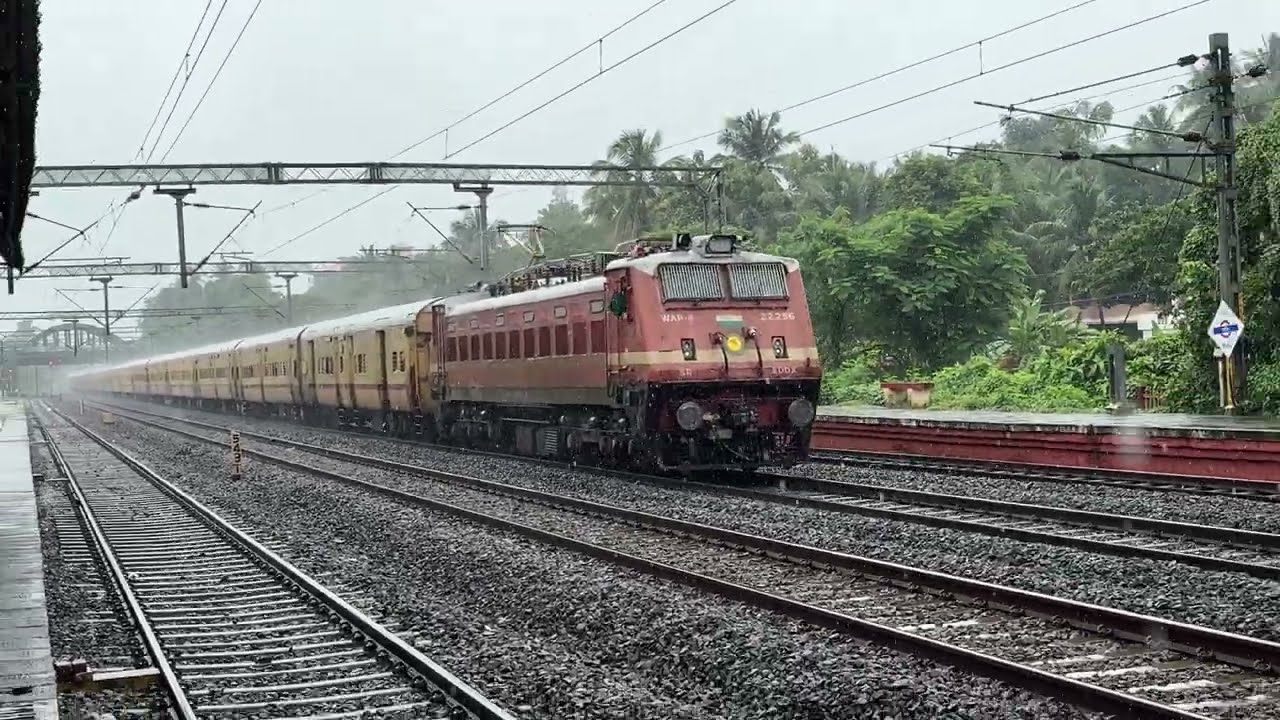 Electric Action in Palakkad, Kerala | Trains in Rains | Indian Railways