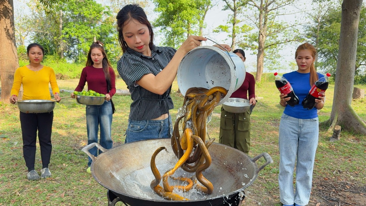 Amazing cooking eel soup with lemon recipe