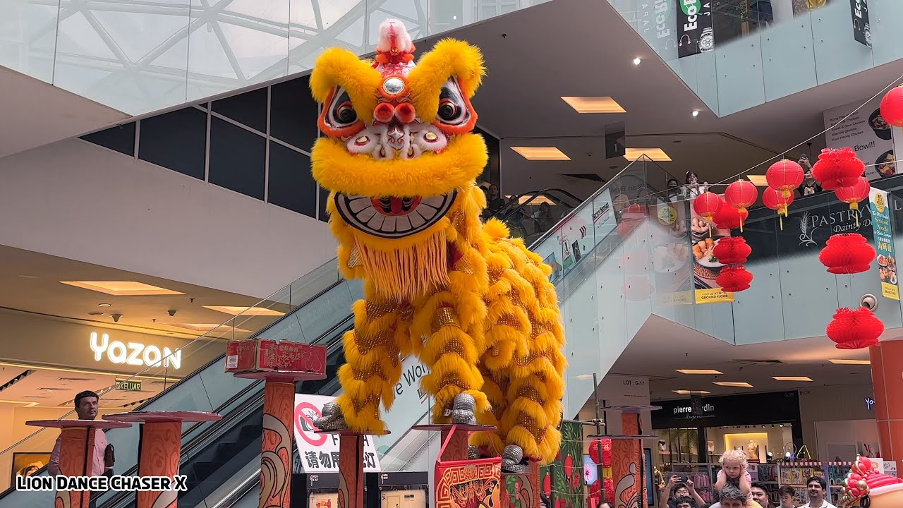 Acrobatic Lion Dance 调皮萌狮跳高桩 @ 1 Mont Kiara