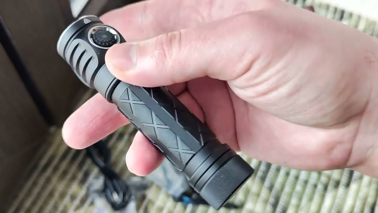 Обзор Skilhunt ESKTE EC200S-UV (Nichia 4500K+УФ) - двухканальность стабилизация, хай кри
