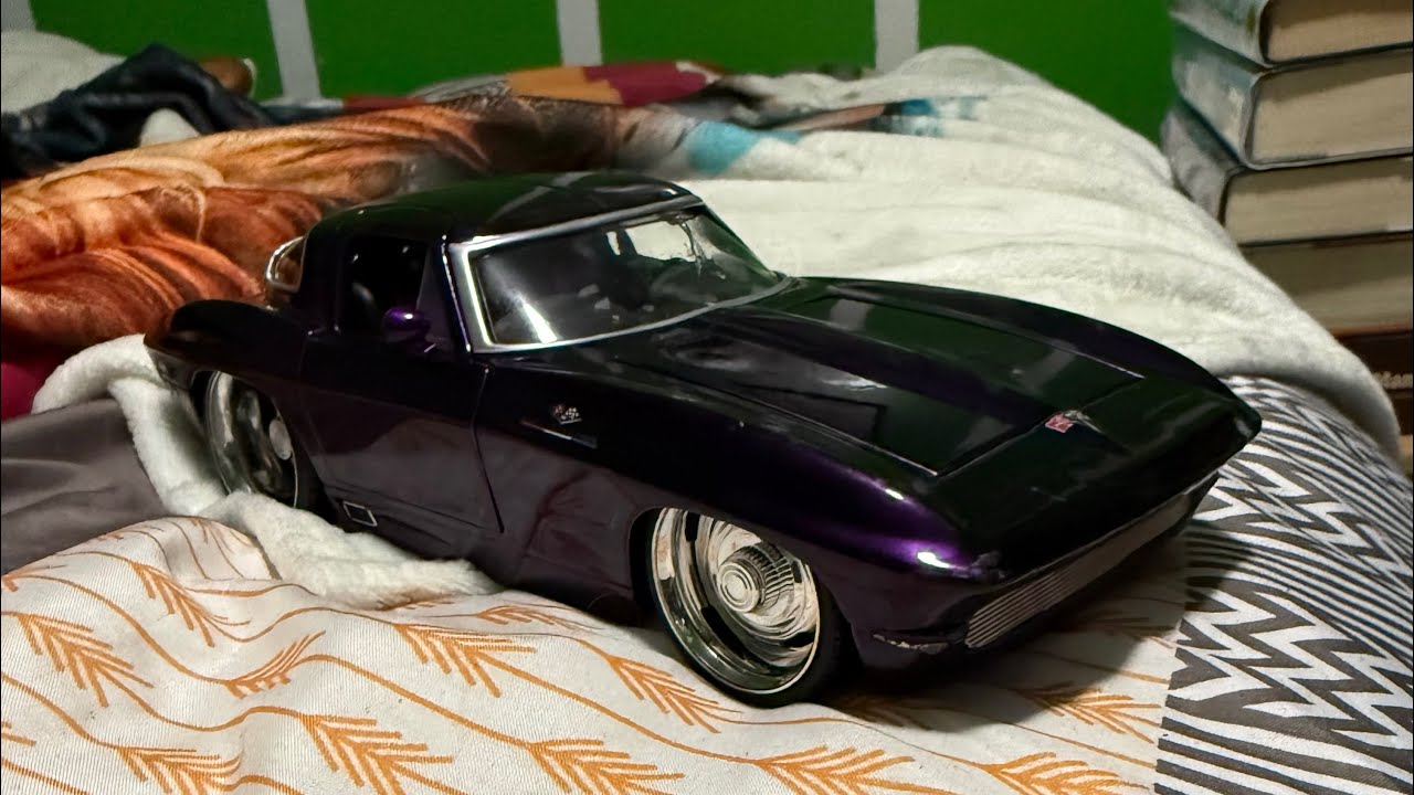 Reviewing and cleaning up a 1963 stingray corvette diecast!!!