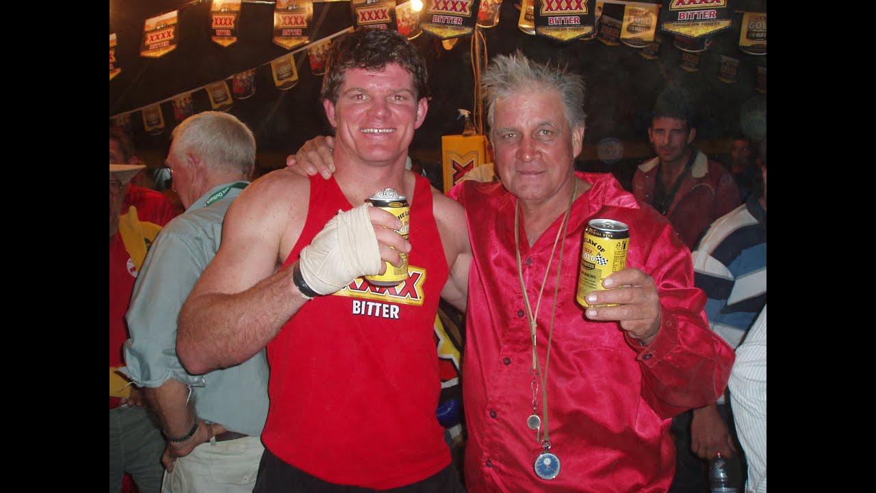 Steve Roberts boxing Fred Brophy - Birdsville 2009