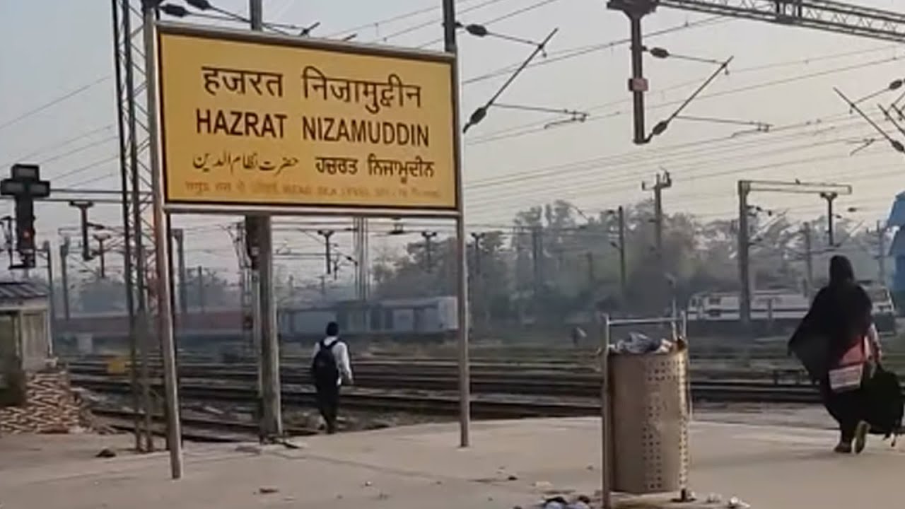 Hazrat Nizamuddin railway station 12723/Telangana Express Arriving Departing, Indian Railways 4k HD