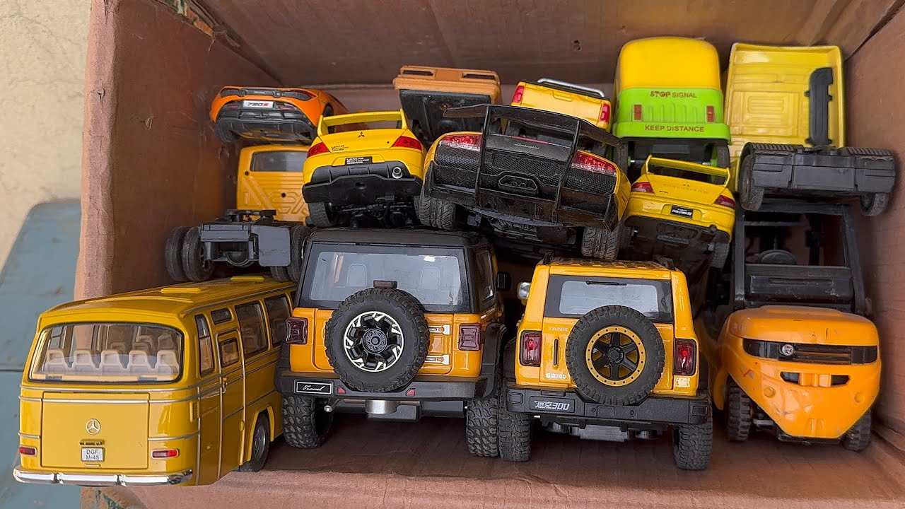 Vamos a elegir coches a escala diecast negros: Mercedes,Toyota, Lamborghini,jeep,Macleran,Mitsubishi
