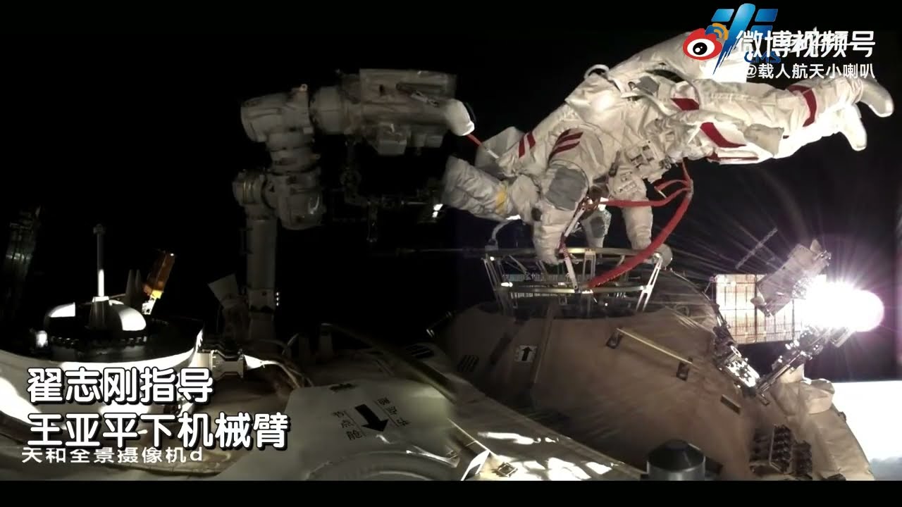 翟志刚十三年后再出舱全纪录