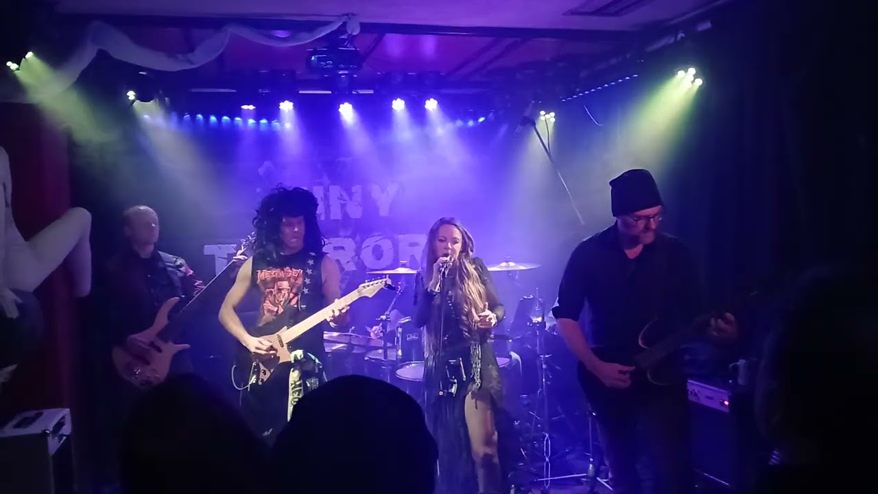 Tiny Terrors  in der Szenerie Drehleier (München) Dream On Cover von Aerosmith