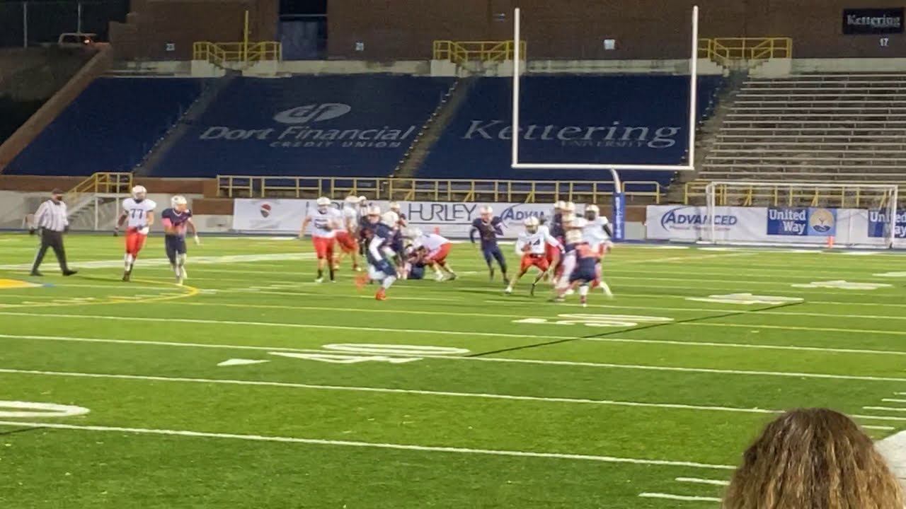 Hunter Ames with the Keeper runs for a first down