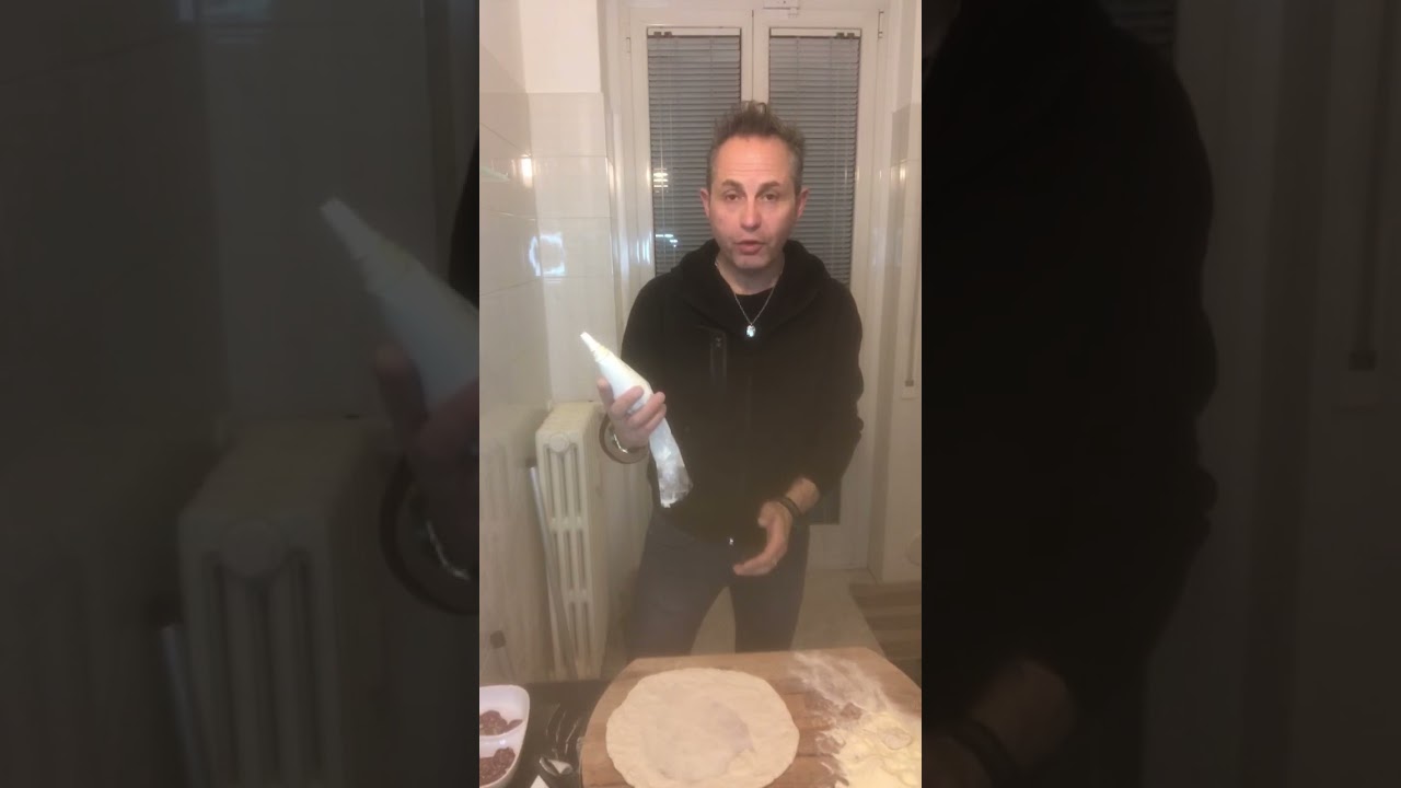 Pizza napoletana con cornicione ripieno con farina Petra 5063