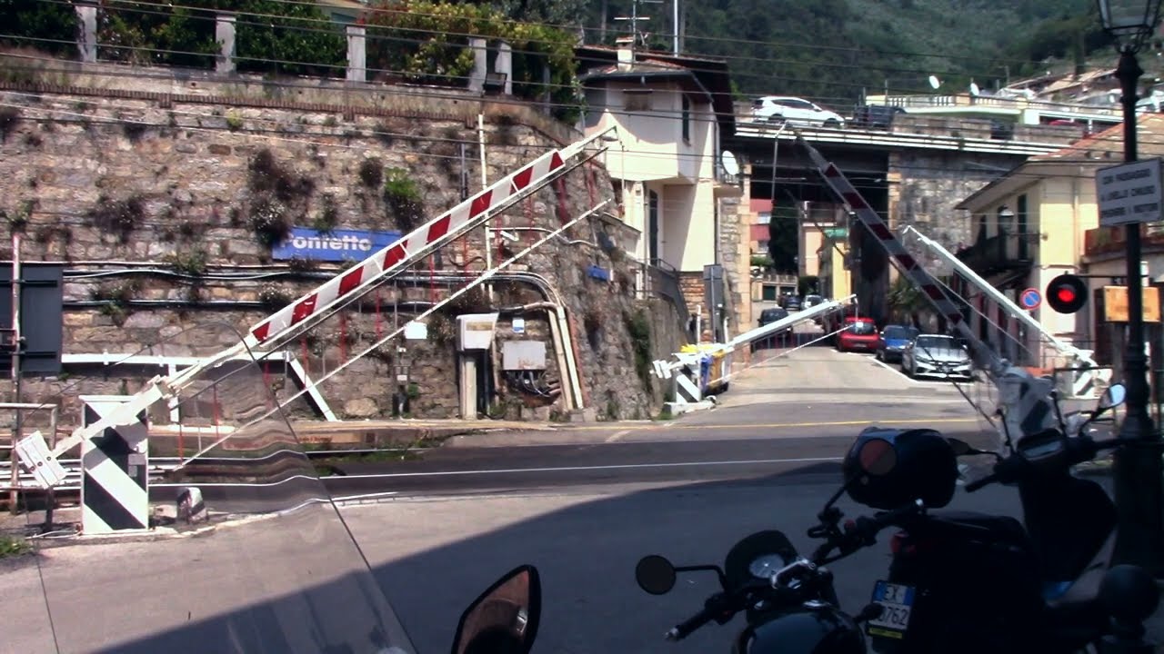 Bogliasco (I) Passaggio a Livello // Level crossing //