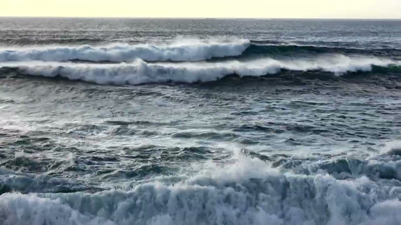 Waves at the Playa del Janubio (4K)
