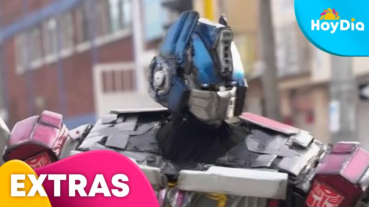 Conoce a &lsquo;el transformer colombiano&rsquo; que se gana la vida en los sem&aacute;foros | Hoy D&iacute;a | Telemundo