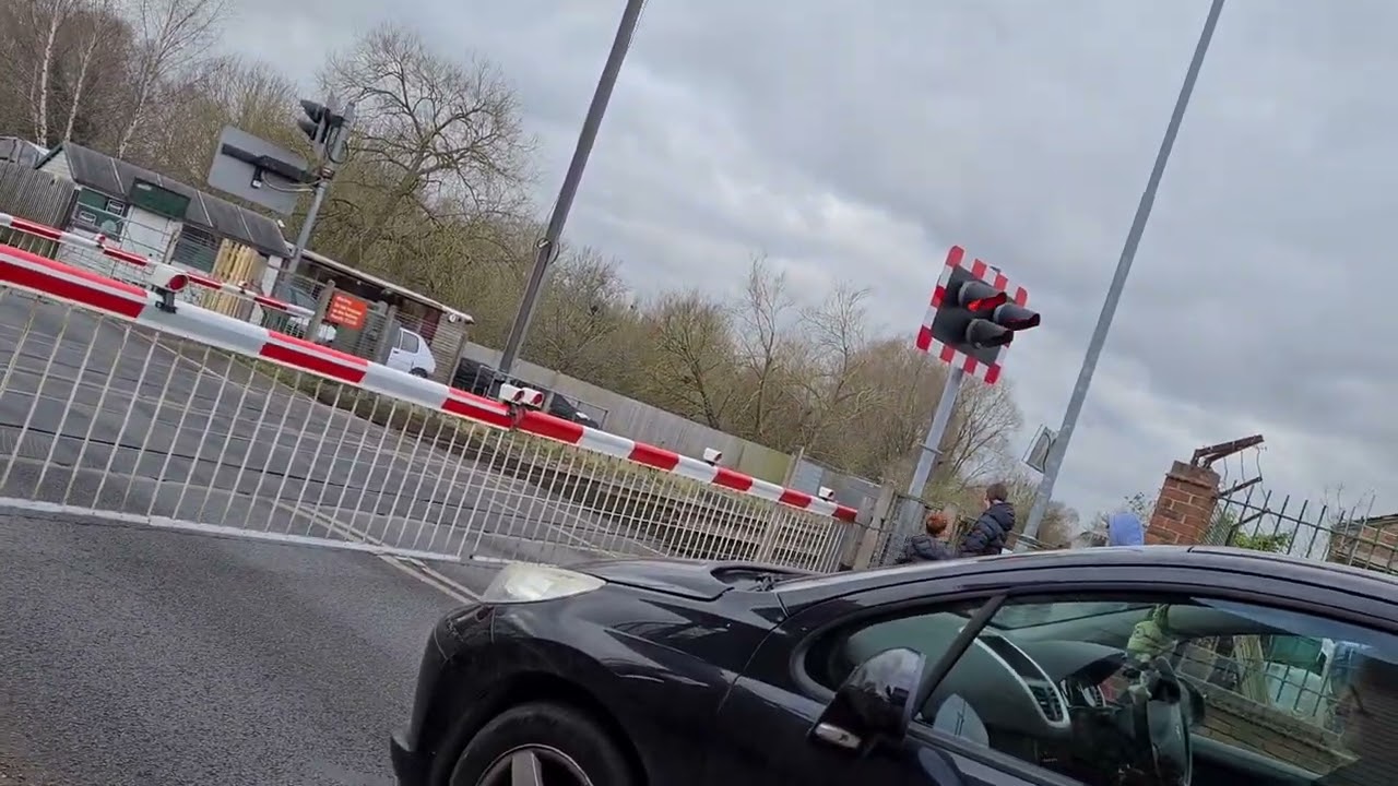 narborough train level crossing