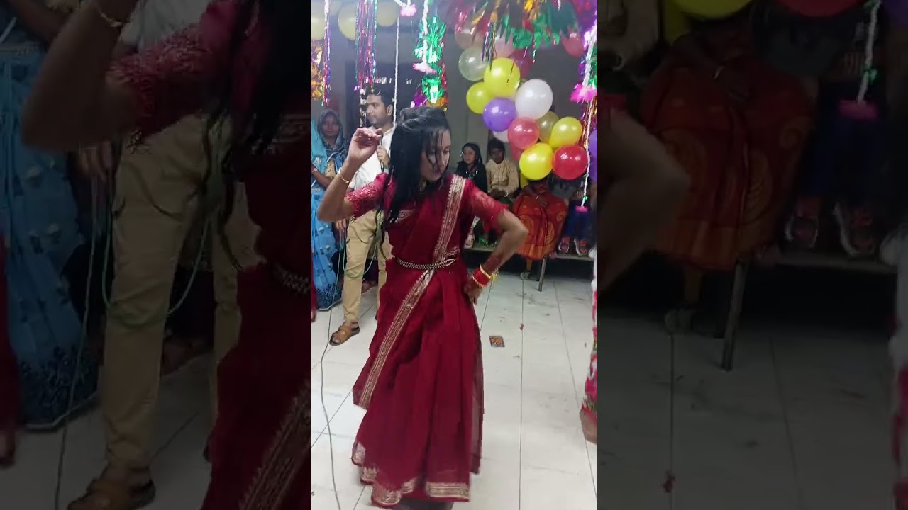 রুপবানে নাচে কমর দুলাইয়া 