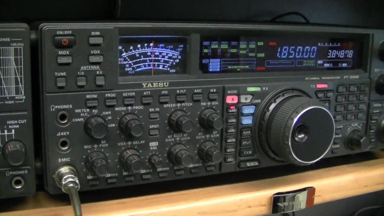 Yaesu FT-2000 + DMU (location ON5KTO)