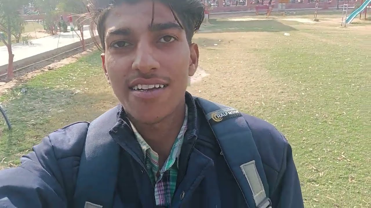 हमारे पब्लिक पार्क में भगत सिंह की मूर्ती 🙂