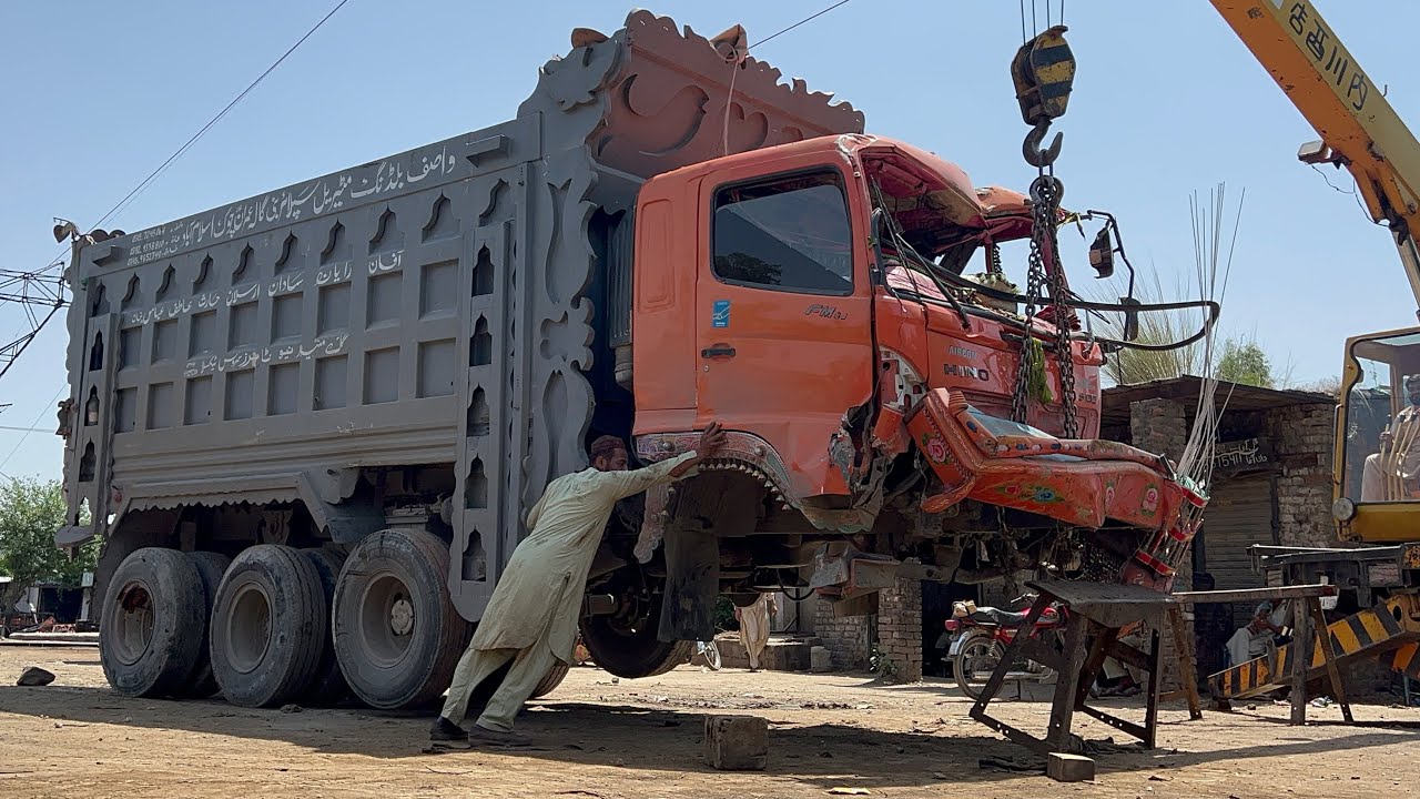 Hino Truck Accident on Road | Front Suspension are Totally Damaged