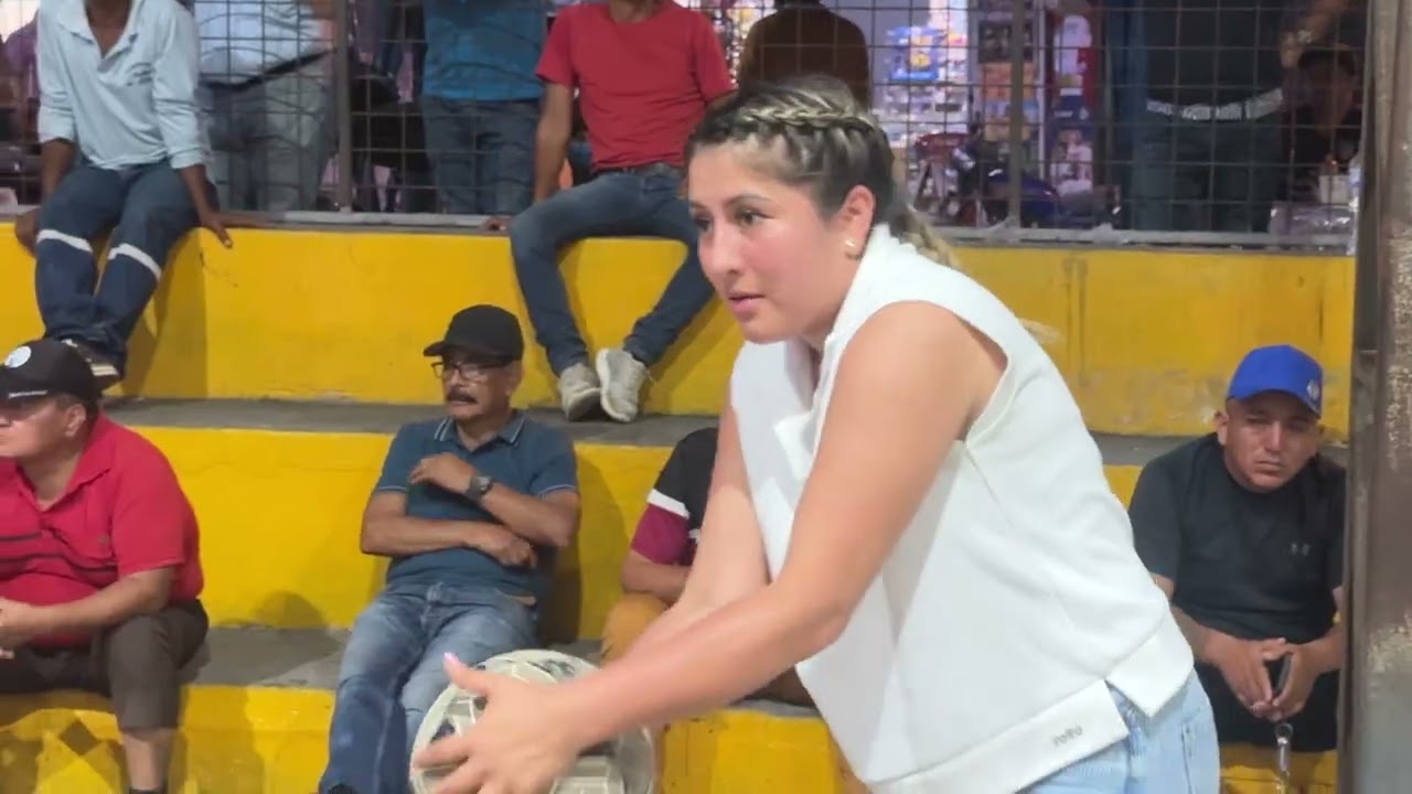 KERLY, MÓNICA Y CHARITO 🆚 ANGIE, HILDA Y DON SUÁREZ el mejor ECUAVOLEY mixto del país