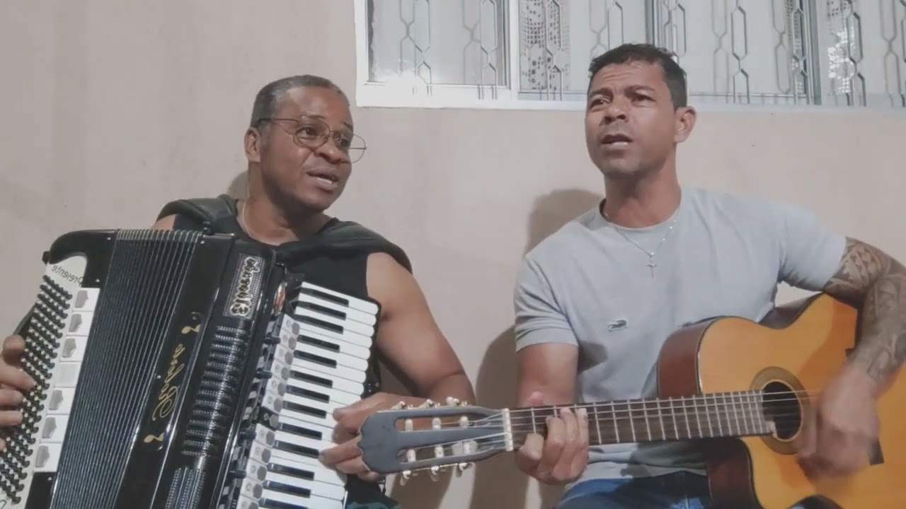Cantando umas modas com meu amigo irmão !