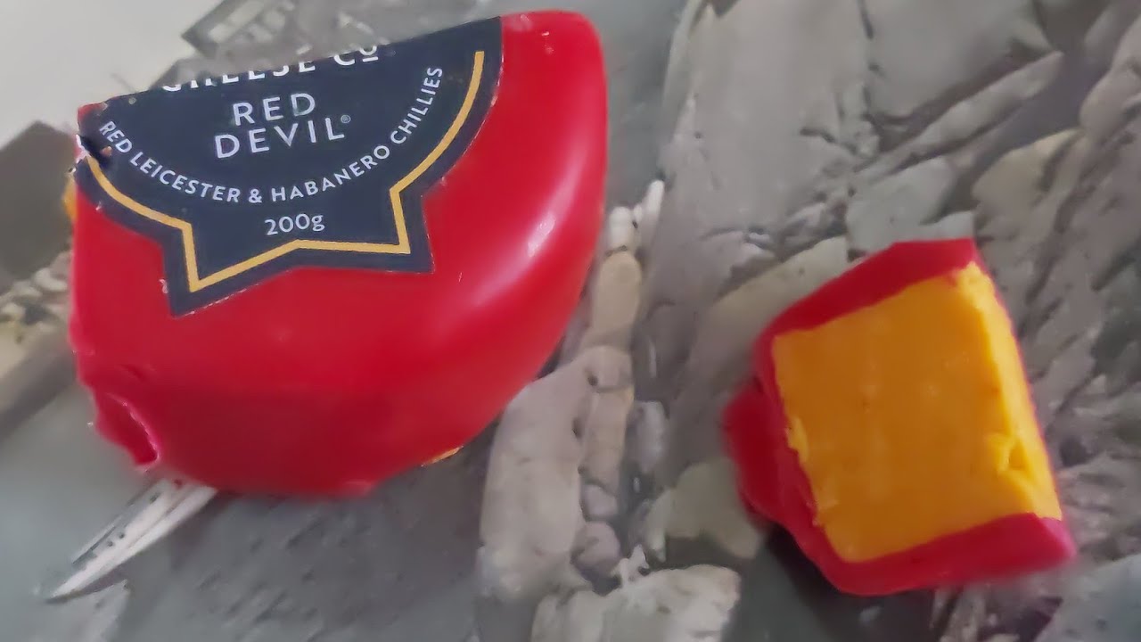 Сыр с перцем хабанеро 