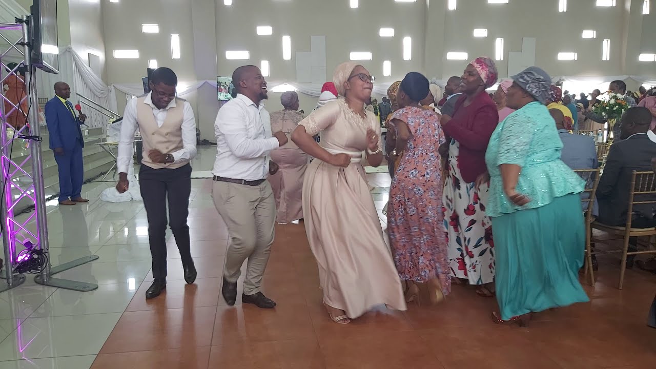 Song: Siyobe Simdumisa, Sithi Bayethe
