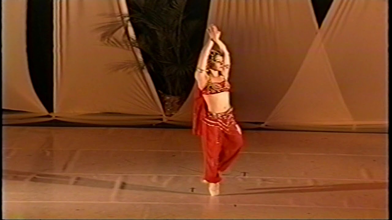 Mari Dan&ccedil;ando Nikiya - La Bayad&egrave;re.