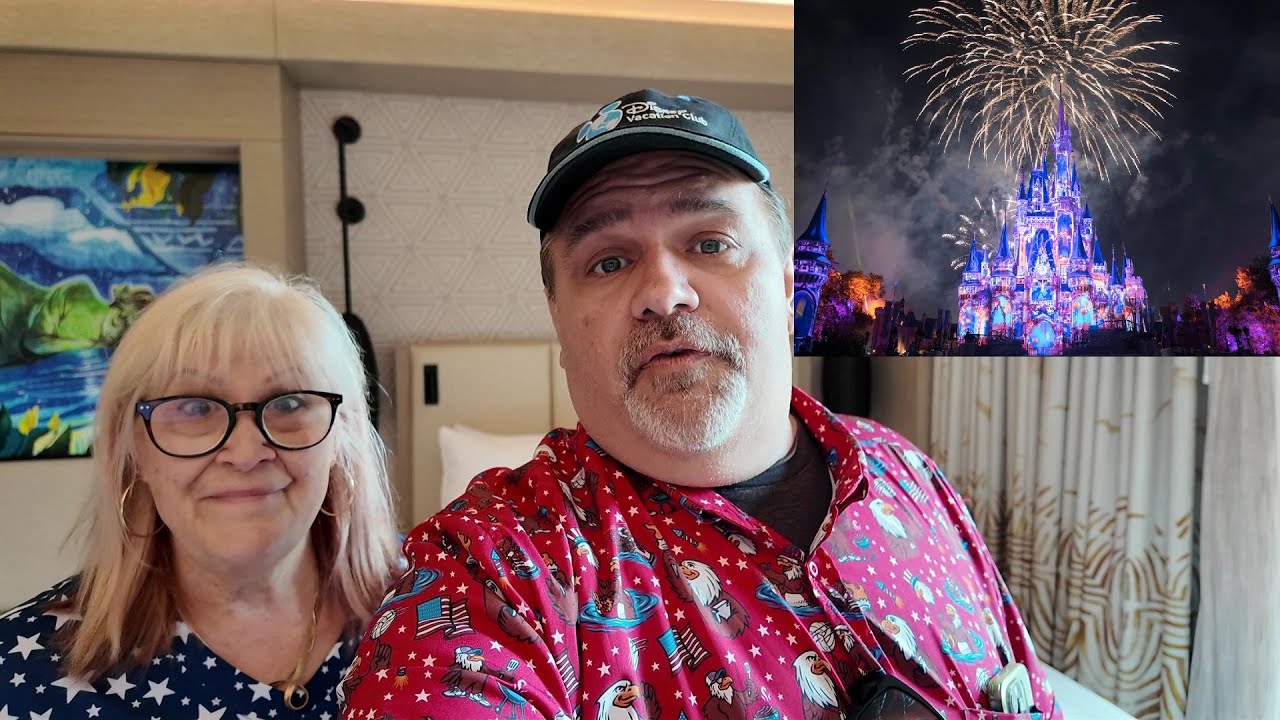 Magic Kingdom - Independence day Fireworks, Wailulu bar & grill dinner  and Polynesian room tour!