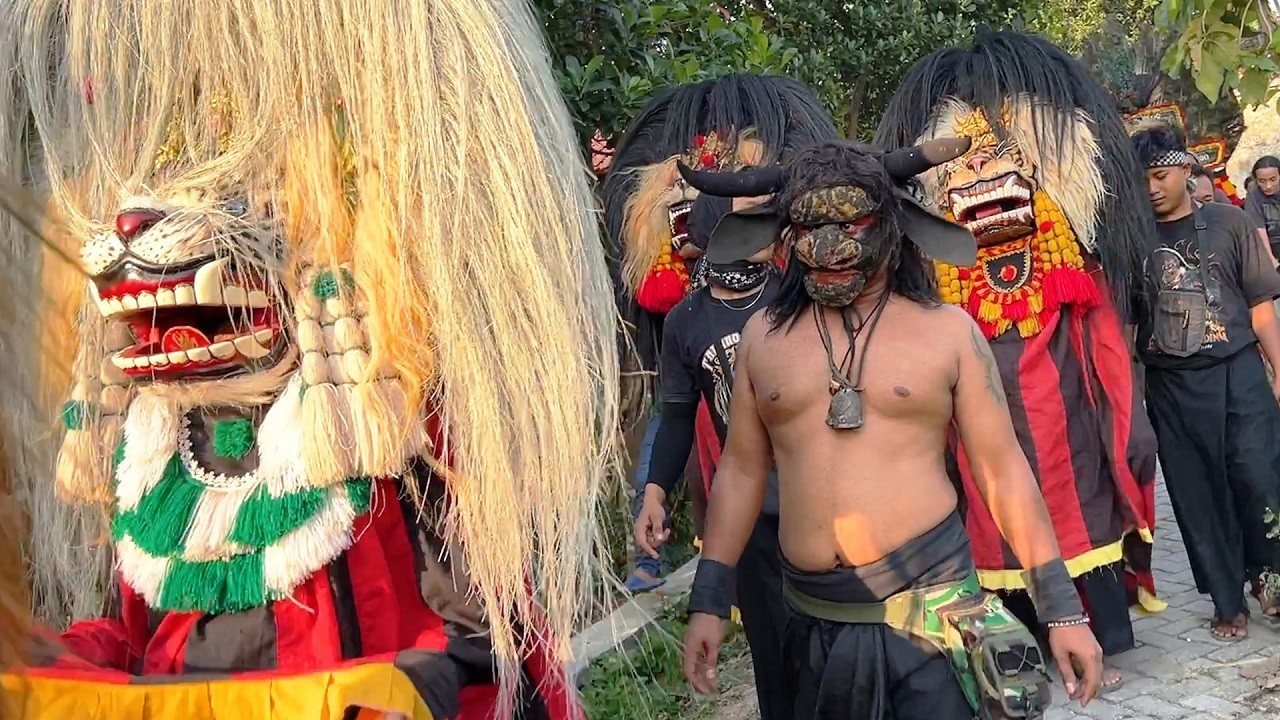 Ada Arak Arakan Barongan TARUNO ADI JOYO Keliling Kampung