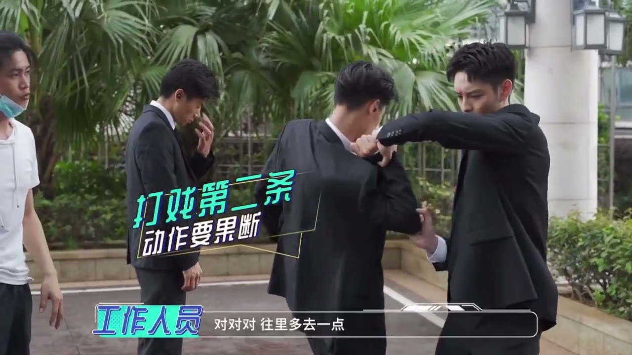 Ahh congratulations to Tsao Yuning for not using stuntmen in the fight scenes. I love him.😘